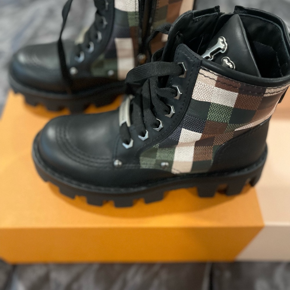 Louis Vuitton By Pharell Mens Combat Boots Size 8 in great condition - Picture 4 of 9